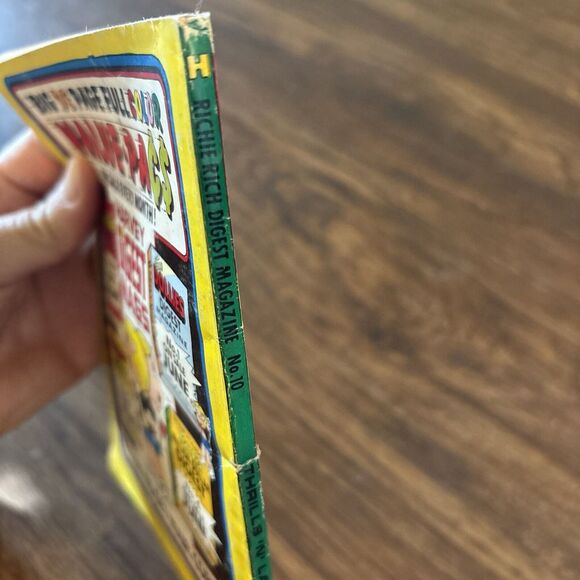 RICHIE RICH THRILLS‎ 'N' LAFFS The Poor Little Rich Boy HARVEY COMIC  Aug No. 10 - Picture 4 of 6